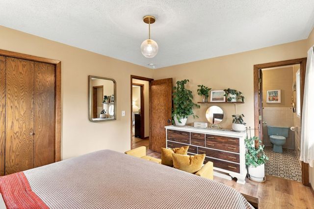 2262 Linwood Avenue E, Maplewood, MN 55119
