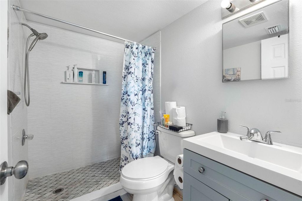 Image 12 of property listing at 7210 N MANHATTAN AVENUE 1813, Tampa, FL 33614