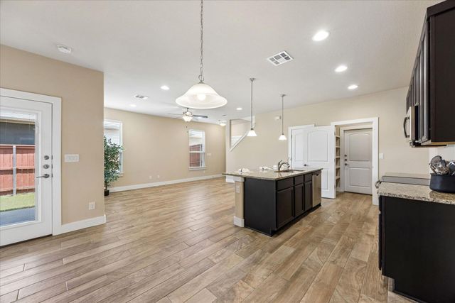 457 High Tech DR 7F, Georgetown, TX 78626
