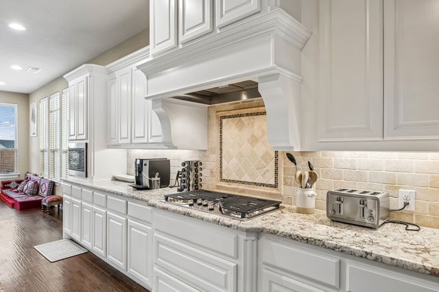 1100 Broadmoor Way, Roanoke, TX 76262