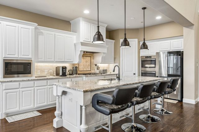 1100 Broadmoor Way, Roanoke, TX 76262