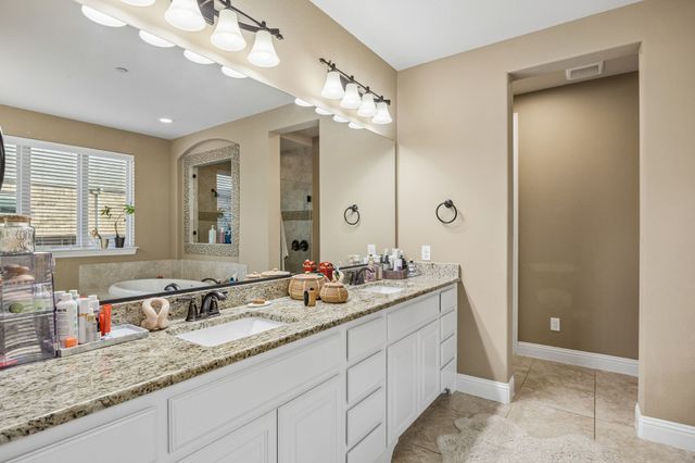 1100 Broadmoor Way, Roanoke, TX 76262