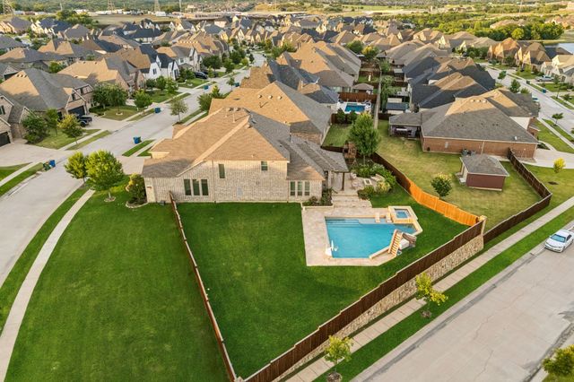1100 Broadmoor Way, Roanoke, TX 76262