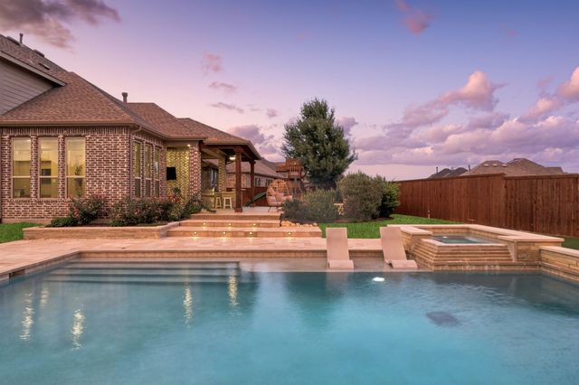 1100 Broadmoor Way, Roanoke, TX 76262