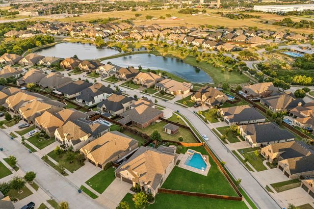 1100 Broadmoor Way, Roanoke, TX 76262