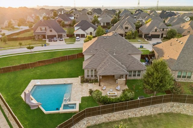 1100 Broadmoor Way, Roanoke, TX 76262