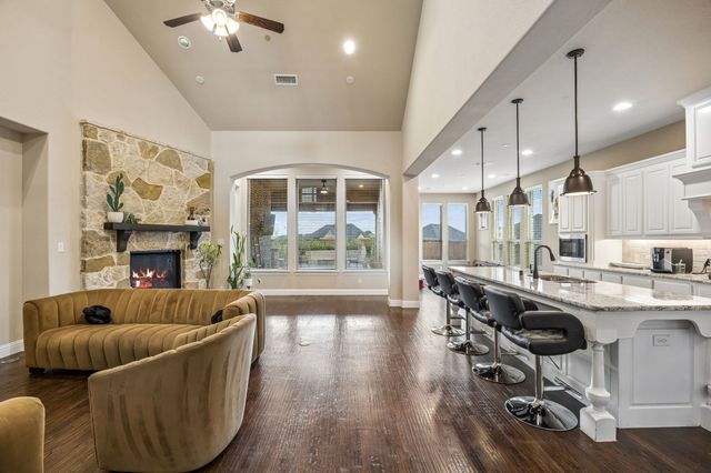 1100 Broadmoor Way, Roanoke, TX 76262