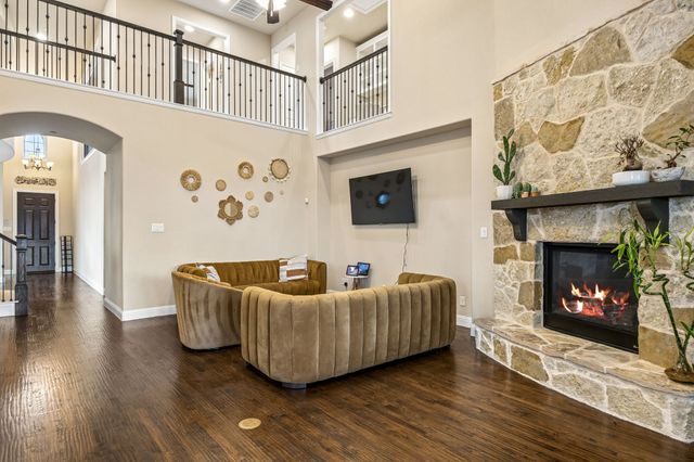 1100 Broadmoor Way, Roanoke, TX 76262