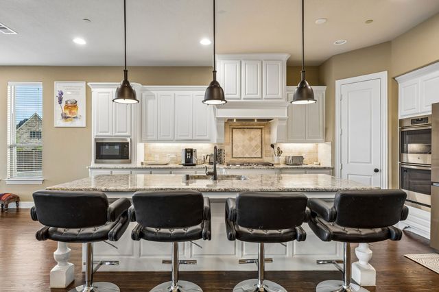 1100 Broadmoor Way, Roanoke, TX 76262