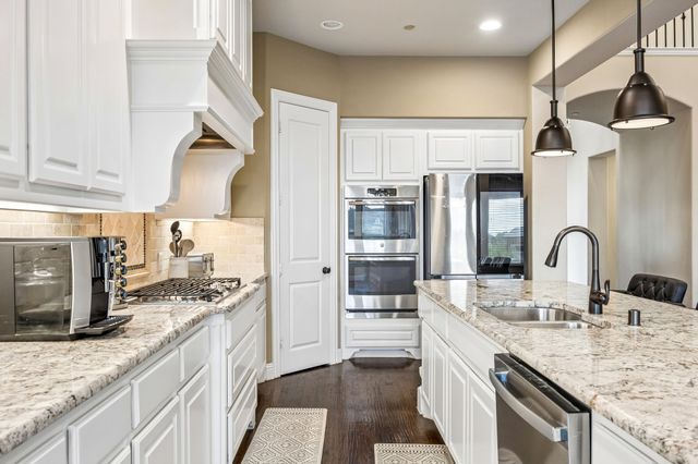 1100 Broadmoor Way, Roanoke, TX 76262