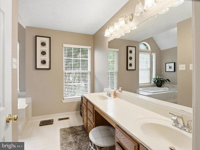 213 BRISTOL DOWNS DR, Gaithersburg, MD 20877