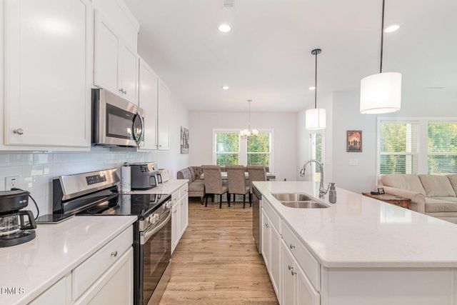 500 Barrington Row Avenue, Zebulon, NC 27597