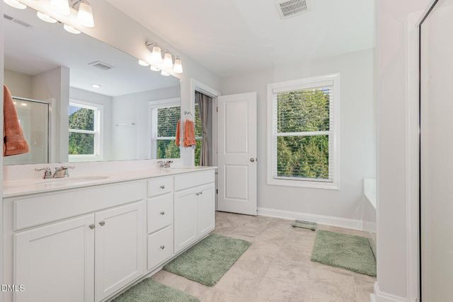 500 Barrington Row Avenue, Zebulon, NC 27597