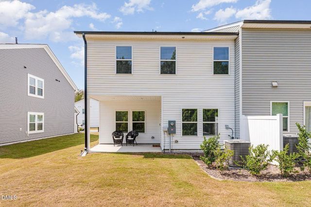 500 Barrington Row Avenue, Zebulon, NC 27597