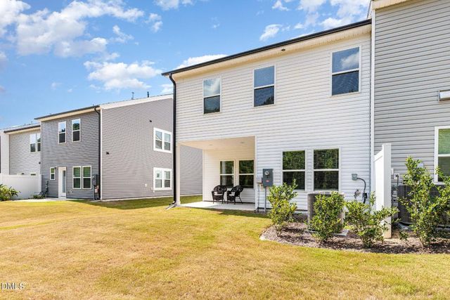 500 Barrington Row Avenue, Zebulon, NC 27597