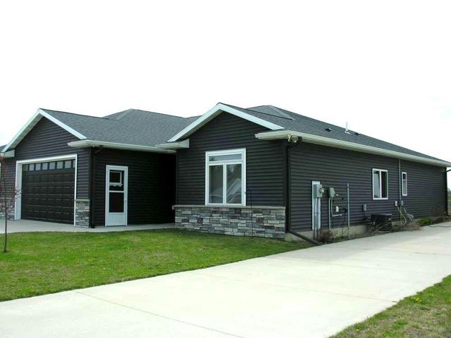 530 S Randolph Street, Stacyville, IA 50476