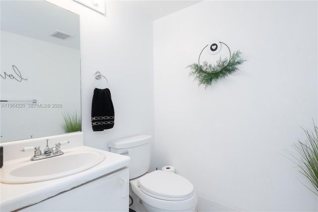 571 SW 141st Avenue 207N, Pembroke Pines, FL 33027
