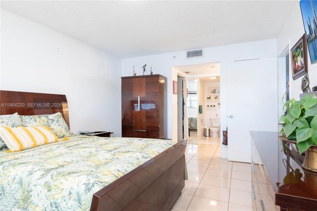 571 SW 141st Avenue 207N, Pembroke Pines, FL 33027
