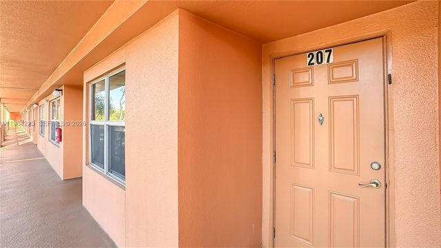 571 SW 141st Avenue 207N, Pembroke Pines, FL 33027