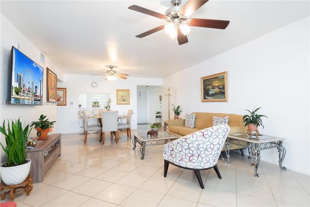 571 SW 141st Avenue 207N, Pembroke Pines, FL 33027