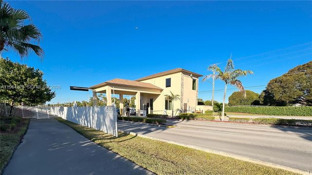 571 SW 141st Avenue 207N, Pembroke Pines, FL 33027