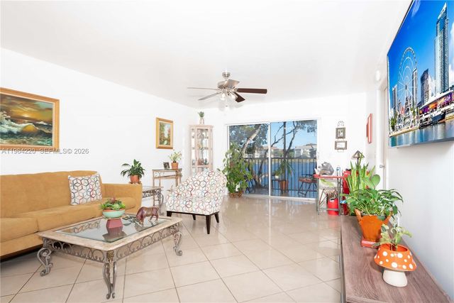 571 SW 141st Avenue 207N, Pembroke Pines, FL 33027