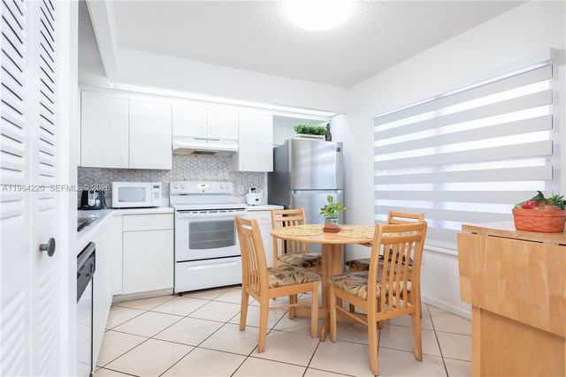 571 SW 141st Avenue 207N, Pembroke Pines, FL 33027