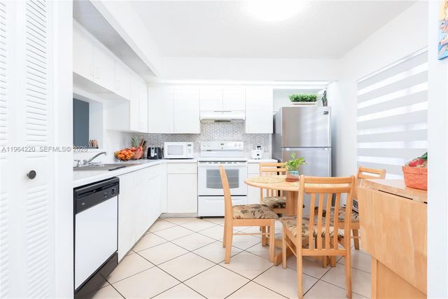 571 SW 141st Avenue 207N, Pembroke Pines, FL 33027