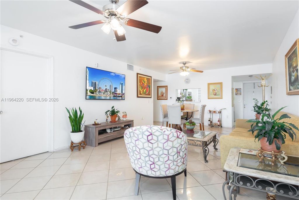 571 SW 141st Avenue 207N, Pembroke Pines, FL 33027
