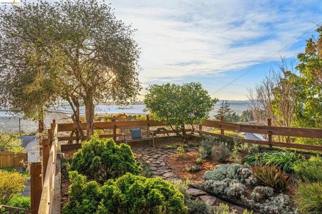 249 Trinity Ave, Kensington, CA 94708