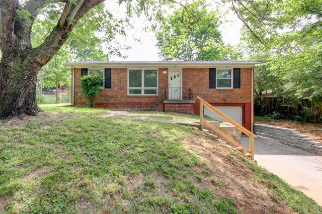 821 Hayden Dr, Clarksville, TN 37043