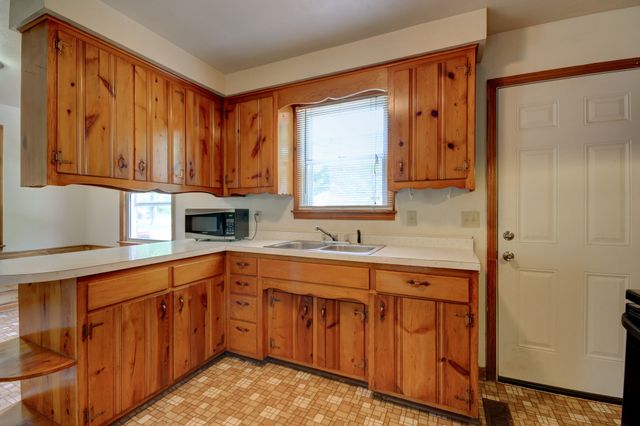 821 Hayden Dr, Clarksville, TN 37043