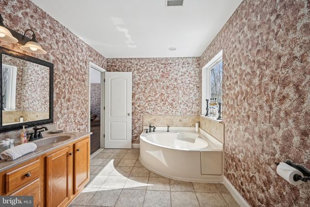 244 TENAWA RD, Albrightsville, PA 18210