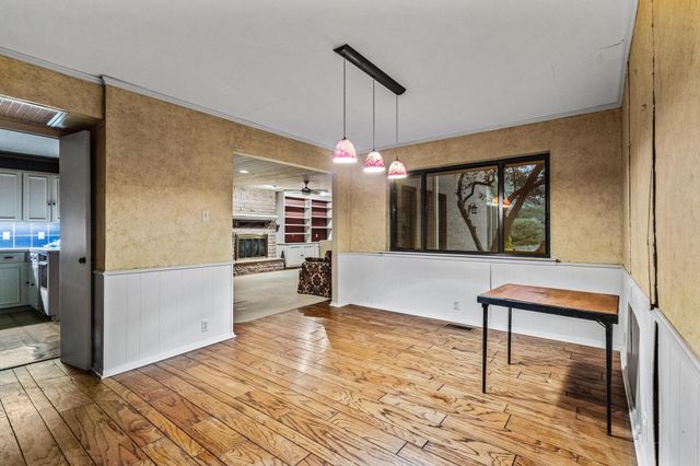 202 S Santa Fe Street, Wolfe City, TX 75496