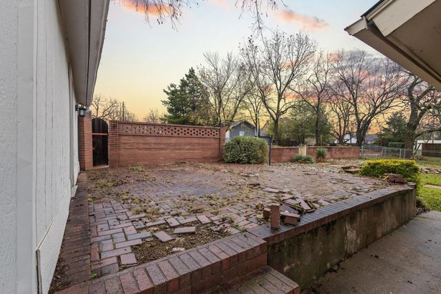 202 S Santa Fe Street, Wolfe City, TX 75496