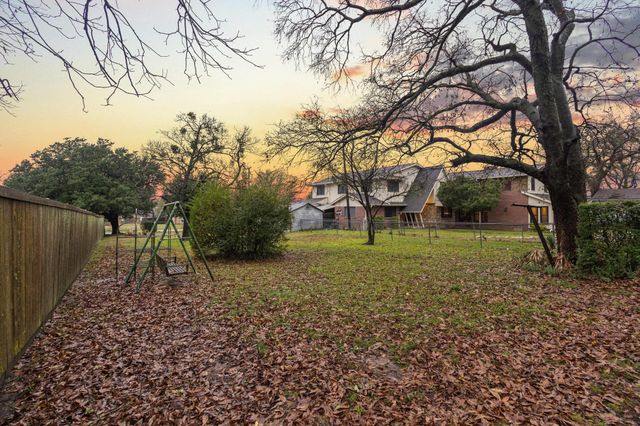 202 S Santa Fe Street, Wolfe City, TX 75496