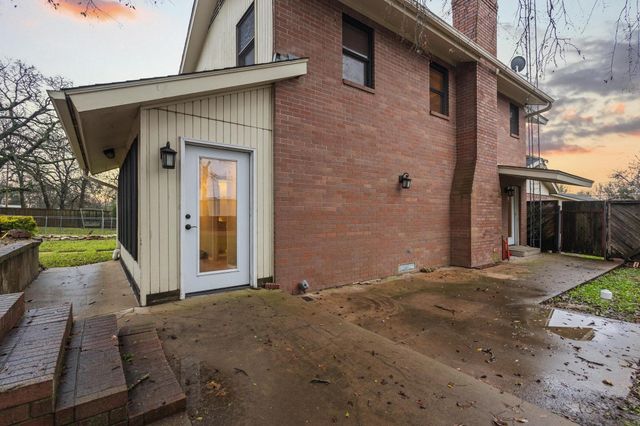 202 S Santa Fe Street, Wolfe City, TX 75496