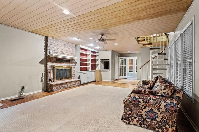 202 S Santa Fe Street, Wolfe City, TX 75496