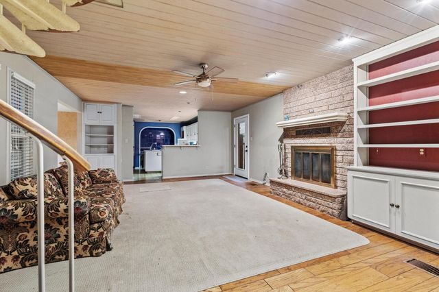 202 S Santa Fe Street, Wolfe City, TX 75496