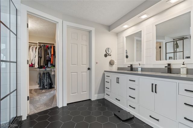 9067 NW Bletchley Avenue NW, North Canton, OH 44720