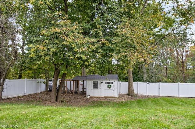9067 NW Bletchley Avenue NW, North Canton, OH 44720