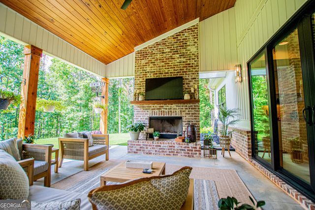 1800 Hutcheson Ferry Road, Whitesburg, GA 30185