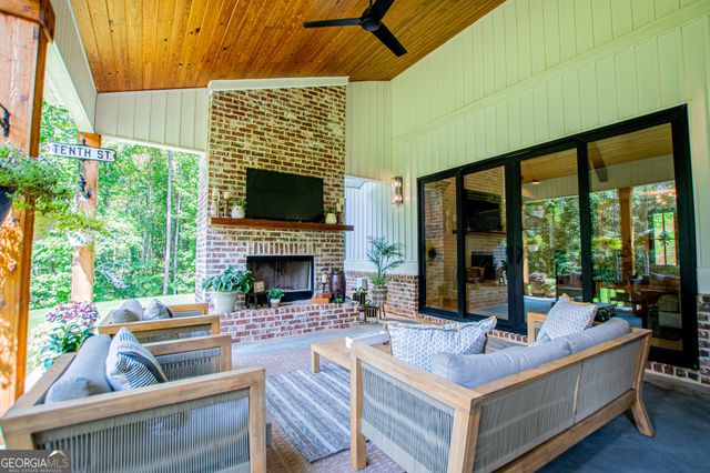 1800 Hutcheson Ferry Road, Whitesburg, GA 30185