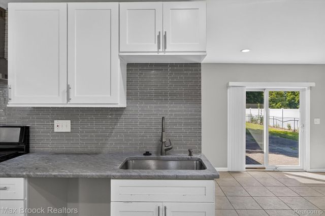 42459 Postiff Avenue, Plymouth Charter Township, MI 48170