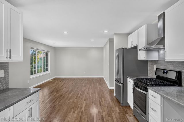 42459 Postiff Avenue, Plymouth Charter Township, MI 48170