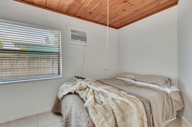 327 SE 3rd Avenue, Delray Beach, FL 33483