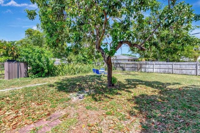 327 SE 3rd Avenue, Delray Beach, FL 33483
