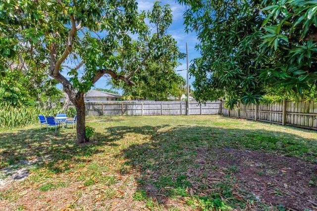 327 SE 3rd Avenue, Delray Beach, FL 33483