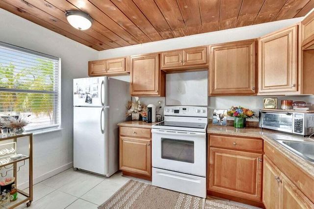 327 SE 3rd Avenue, Delray Beach, FL 33483