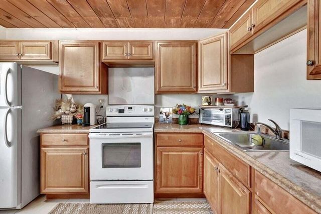 327 SE 3rd Avenue, Delray Beach, FL 33483